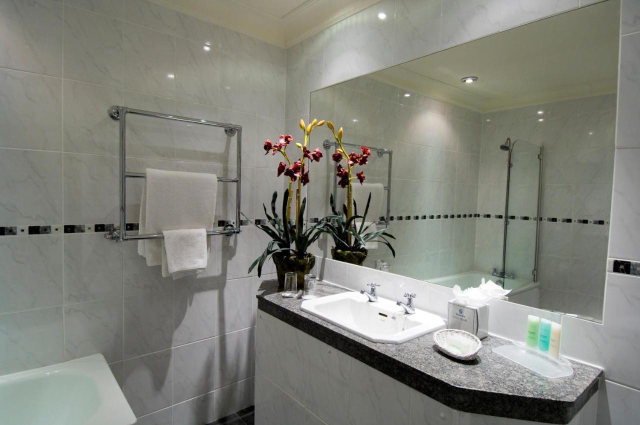 Miskin Manor Hotel Хензол Экстерьер фото