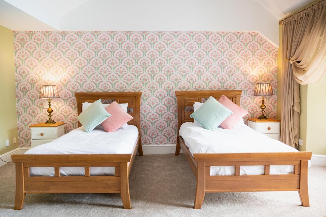 Miskin Manor Hotel Хензол Экстерьер фото