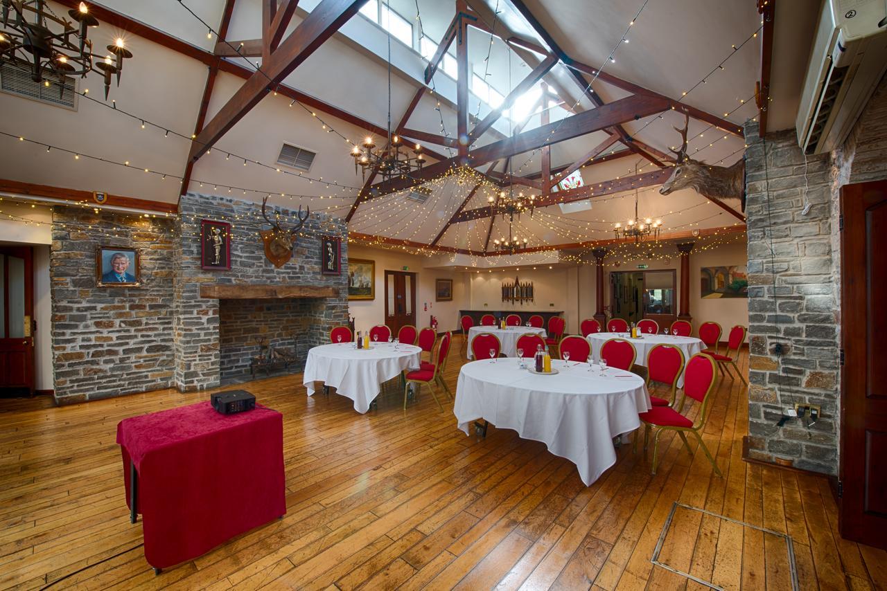 Miskin Manor Hotel Хензол Экстерьер фото