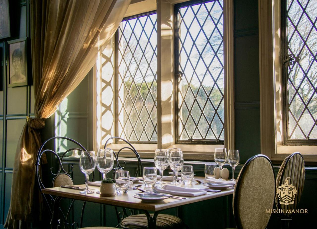 Miskin Manor Hotel Хензол Экстерьер фото
